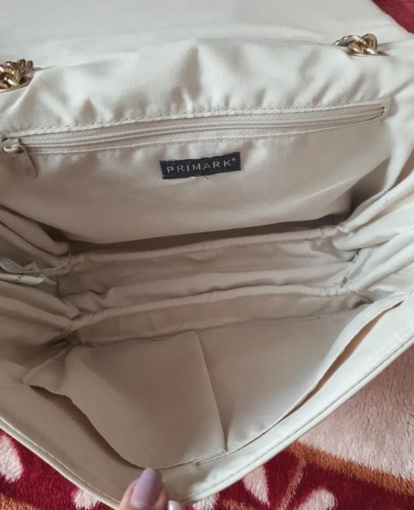 Beige quilted handbag with gold chain – photo 5